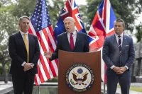 Les ministres de la défense des États-Unis, du Royaume-Uni et de l’Australie