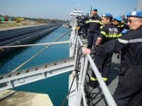 Des marins au béret bleu