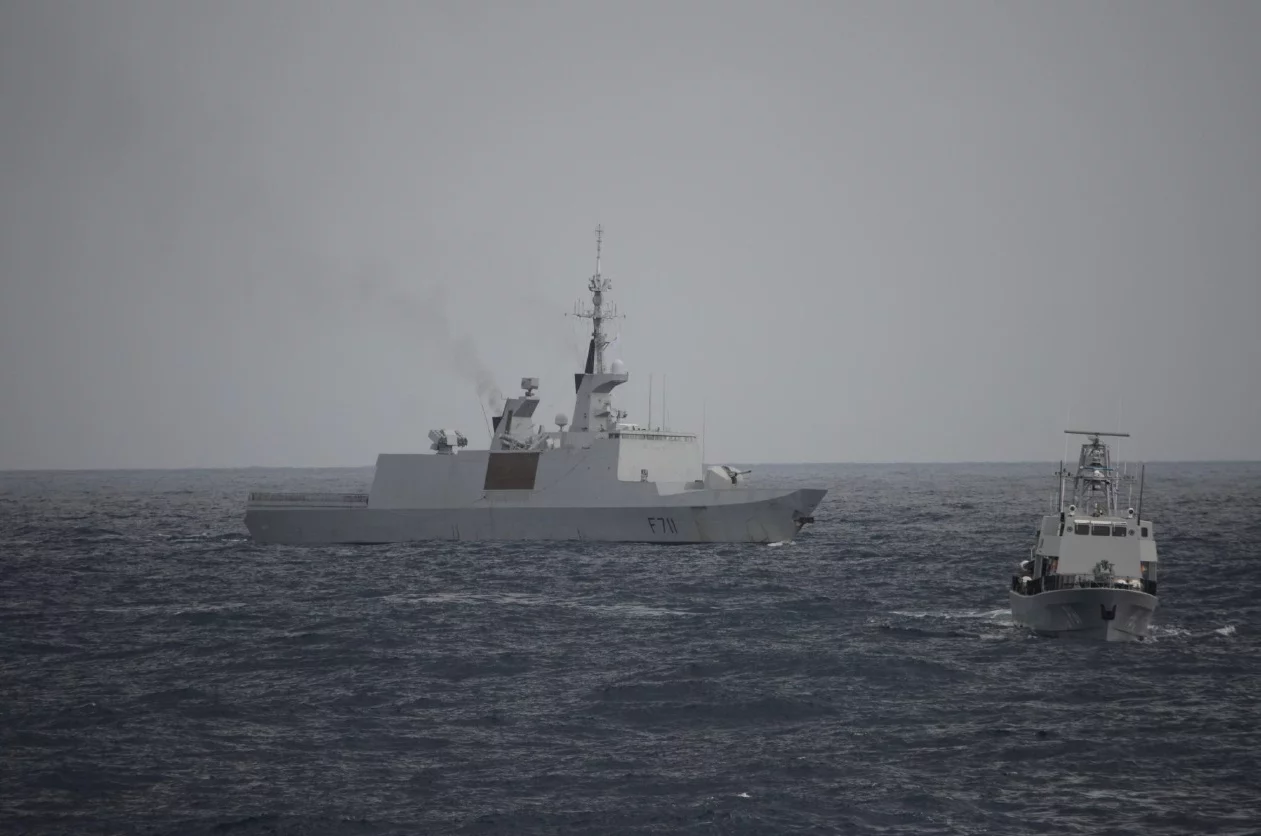 La frégate Surcouf et le patrouilleur chypriote Commodore Andreas Ionnades