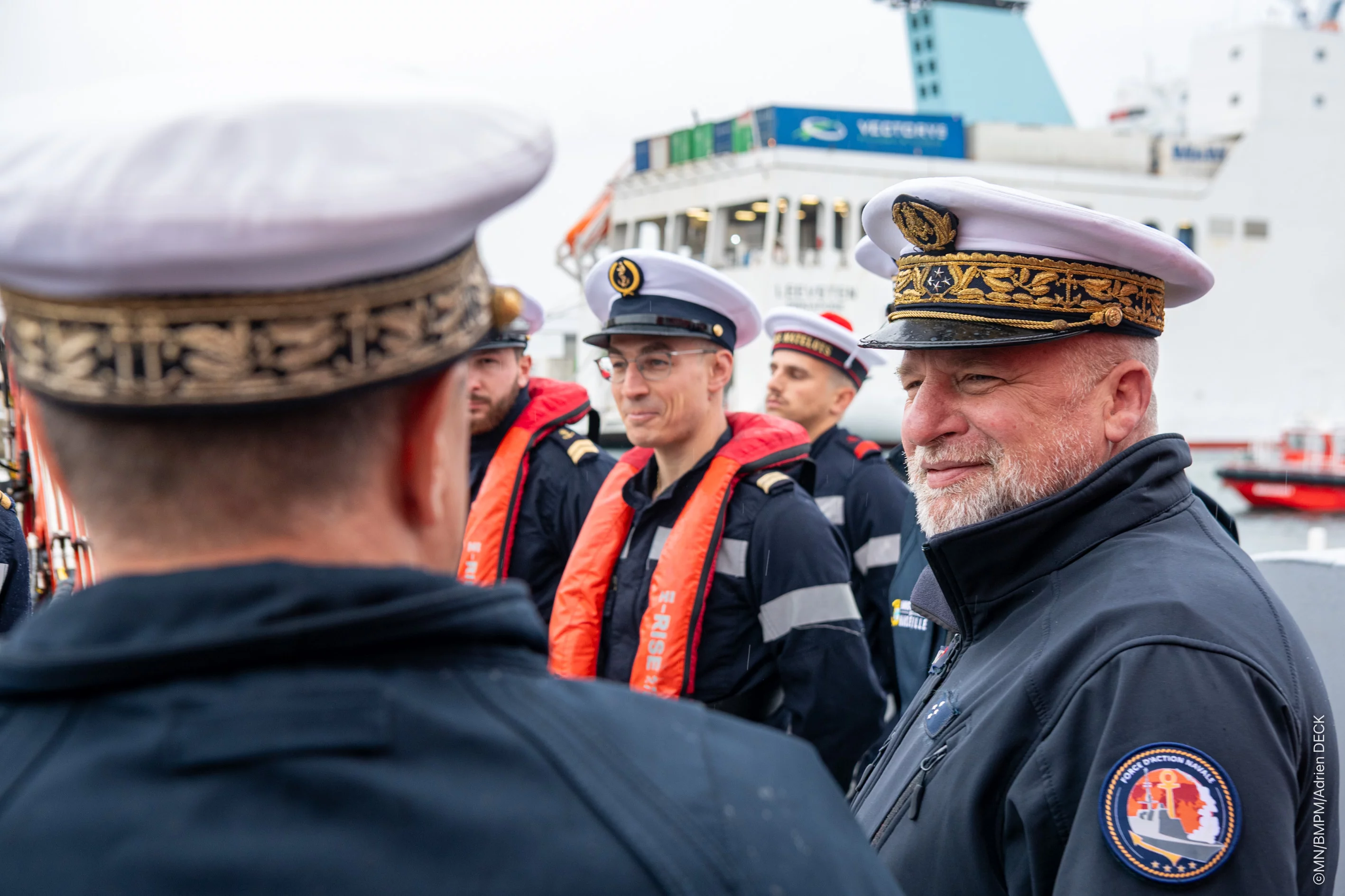 Le VAE Christophe Cluzel, commandant de la Force d’action navale (FAN), en visite chez les marins-pompiers de Marseille