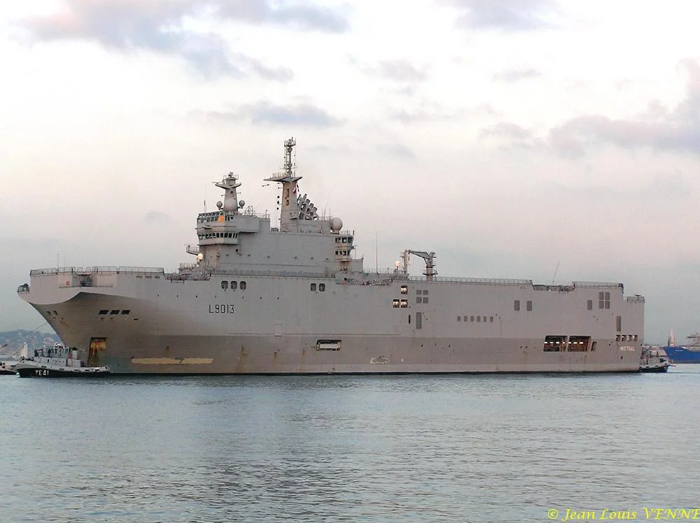 Le Mistral entre au bassin