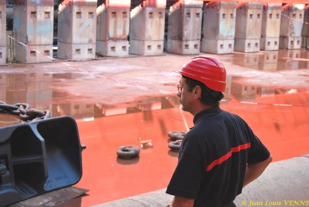 Le Charles de Gaulle ré-embarque ses lignes de mouillage