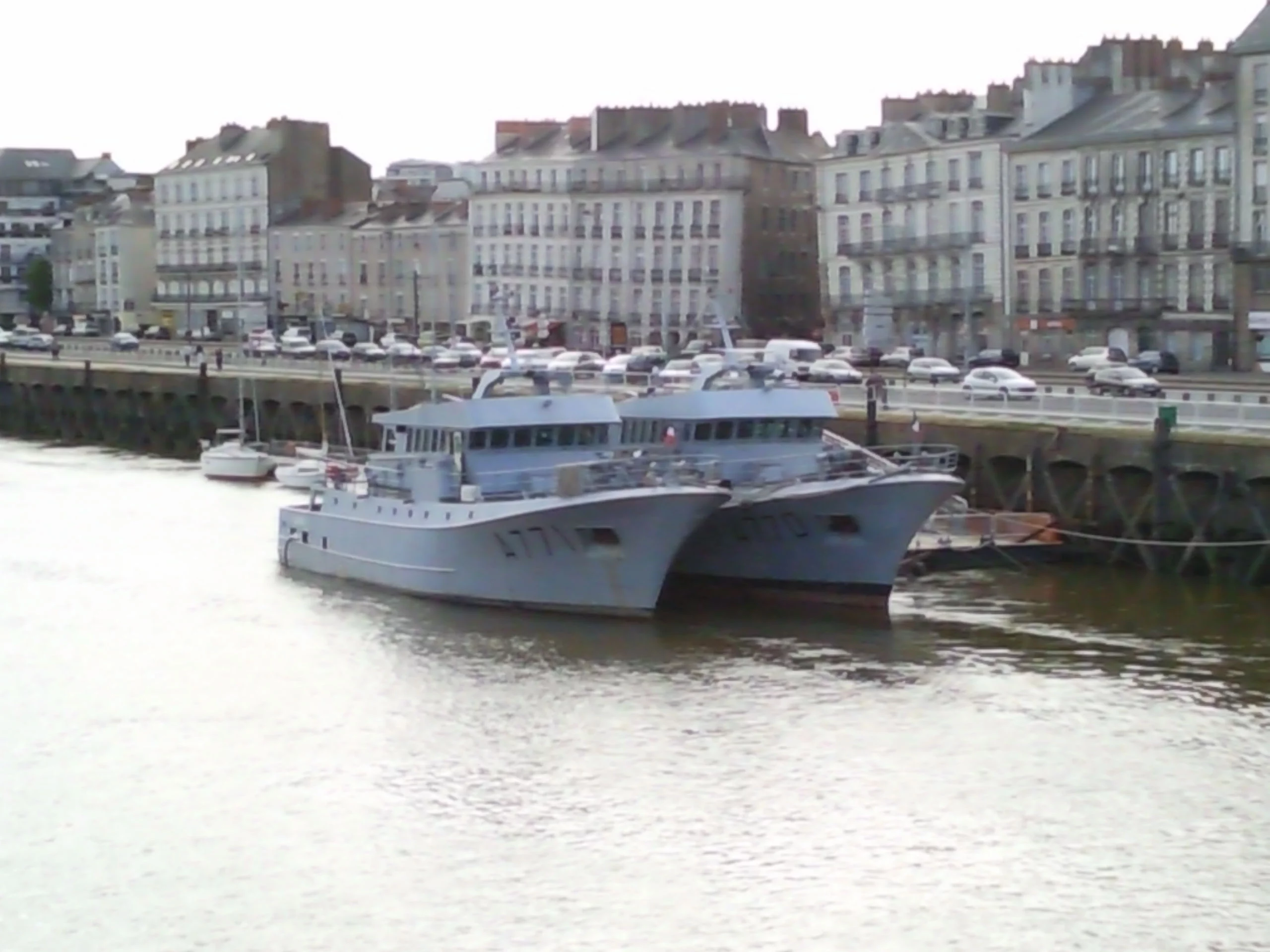 L’Altaïr à quai, à couple son sister-ship Antarès à Nantes