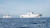 Le porte-hélicoptères amphibie (PHA) Dixmude et la frégate de défense et d’intervention (FDI) Amiral Ronarc'h
