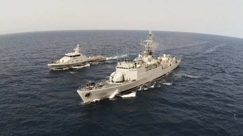 Le patrouilleur Commandant Bouan et le Patrouilleur Ivoirien Espérance