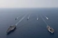 Les porte-avions USS John C. Stennis et Charles de Gaulle