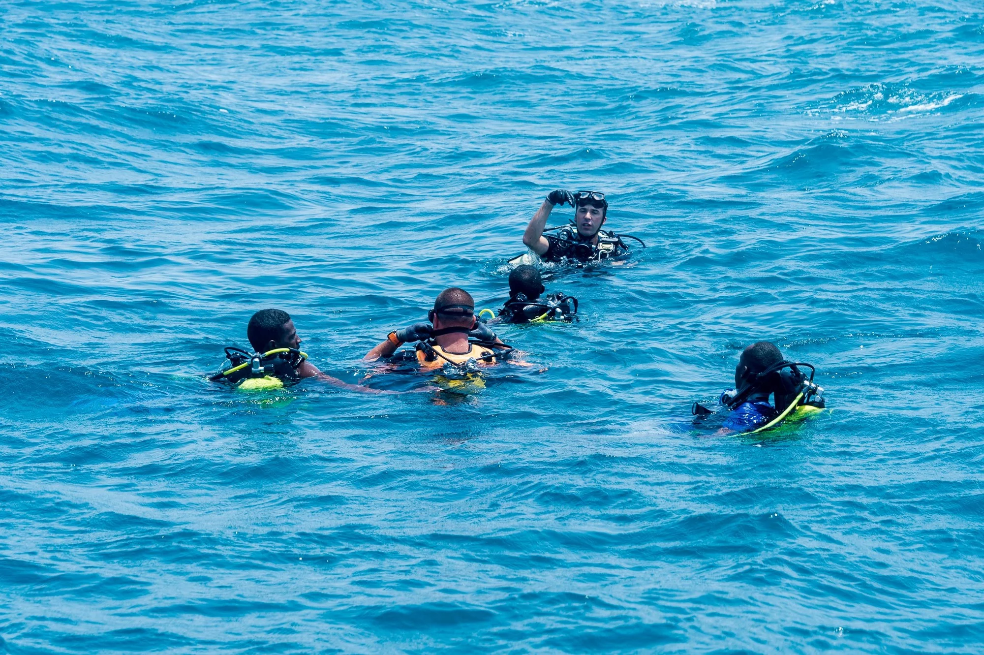 Echange pédagogique entre plongeurs français et djiboutiens