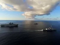 Le porte-hélicoptère amphibie (PHA) Tonnerre, la frégate La Fayette et la frégate de surveillance (FS) Nivôse