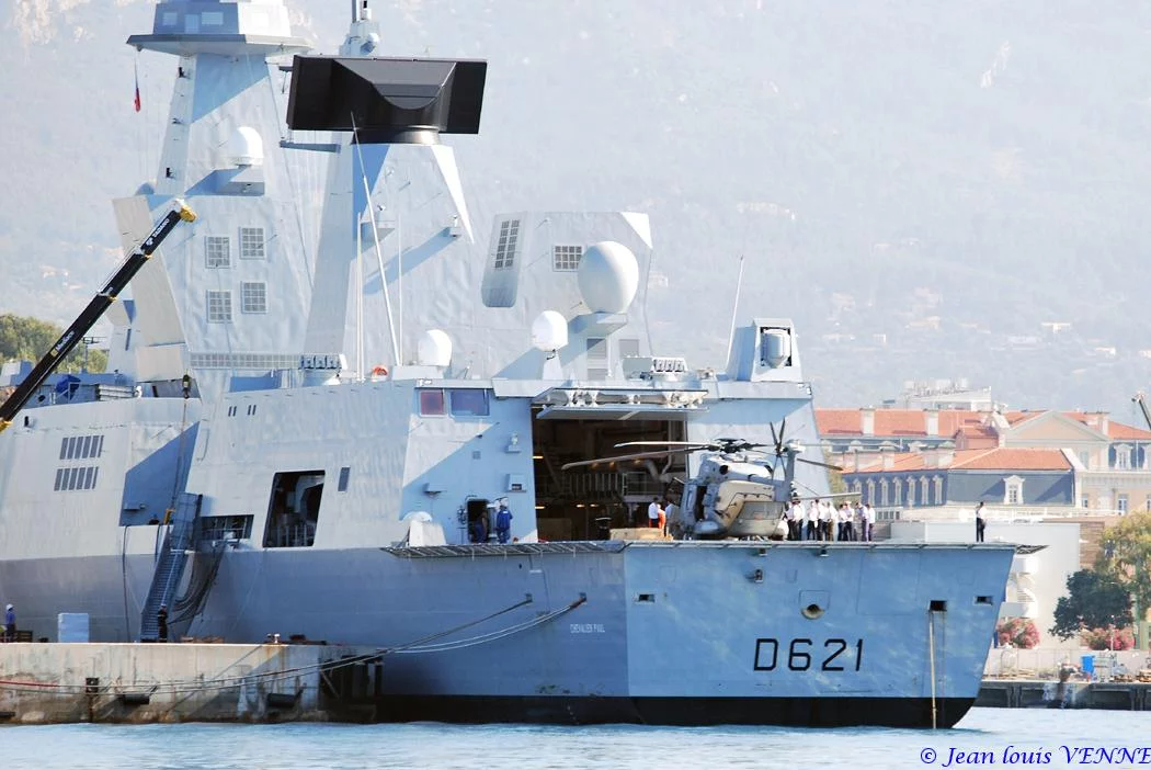 Appontage d’un NH90 sur le Chevalier-Paul