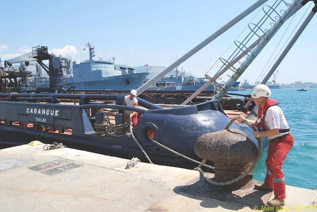 L'équipage largue les amarres