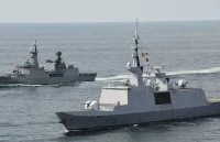 La frégate Aconit et une frégate de la marine bangladaise