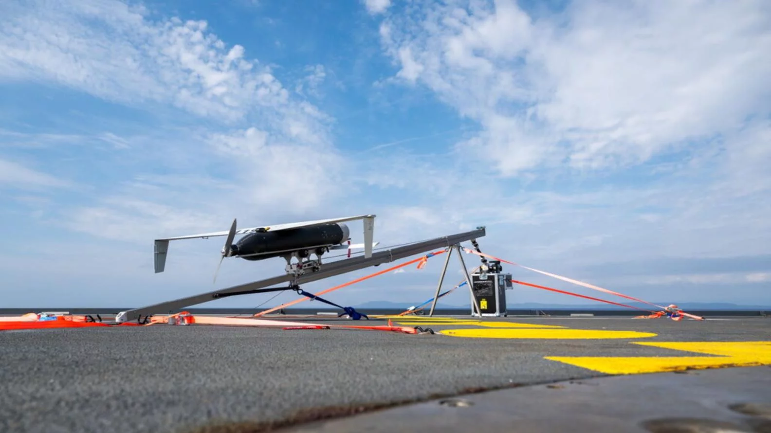 Drone intercepteur de drone sur sa rampe de lancement