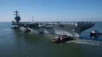 Le porte-avions américain USS John F. Kennedy appareille de Newport News, Virginie