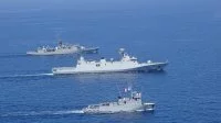 Le patrouilleur Commandant Bouan, le bâtiment de base des plongeurs démineurs Achéron et la corvette marocaine Allal Ben Abdellah