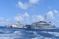 Le patrouilleur léger guyanais (PLG) La Confiance et l'USCGC (US Coast Guards Cutter) Winslow Griesser