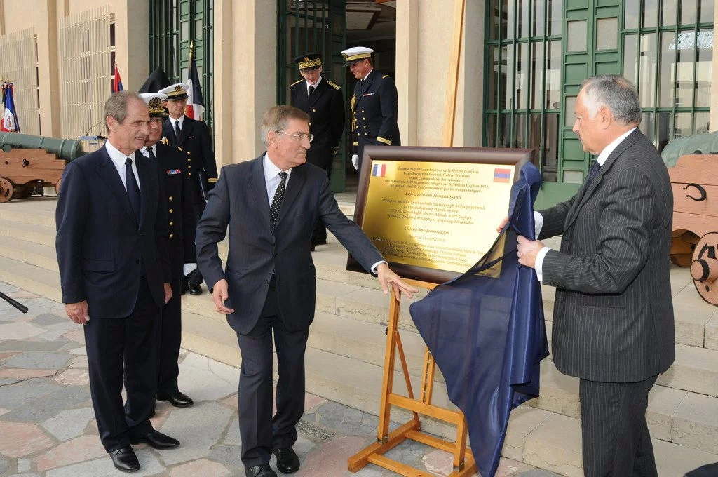 1915 : La Marine sauve 4100 Arméniens