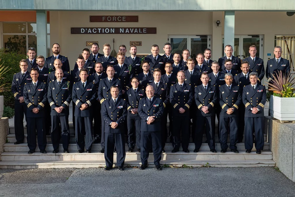 L’amiral Prazuck et les 37 participants du stage « futur commandant »