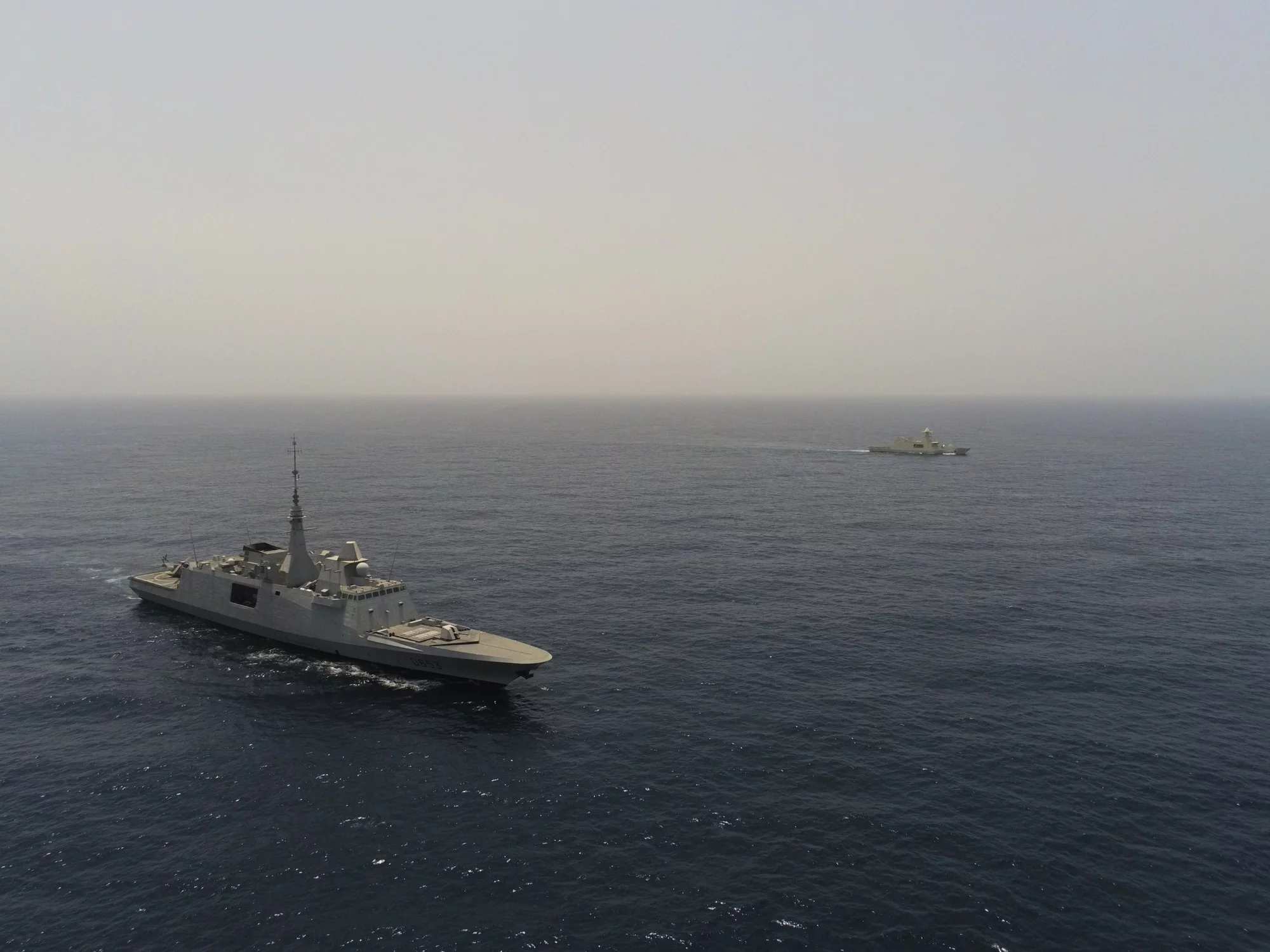 La frégate Languedoc et la corvette émirienne Abu Dhabi