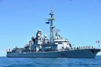 L'équipage de la frégate Jean Bart aux postes de bande