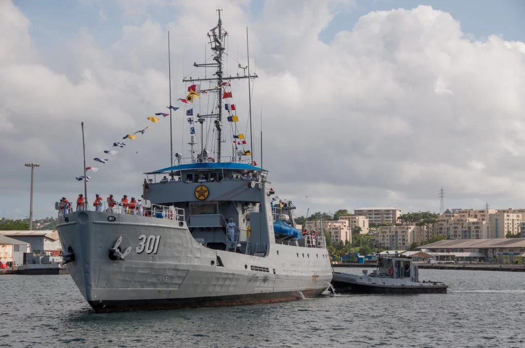 Un patrouilleur de haute mer dominicain arrive à la base navale de Fort-de-France