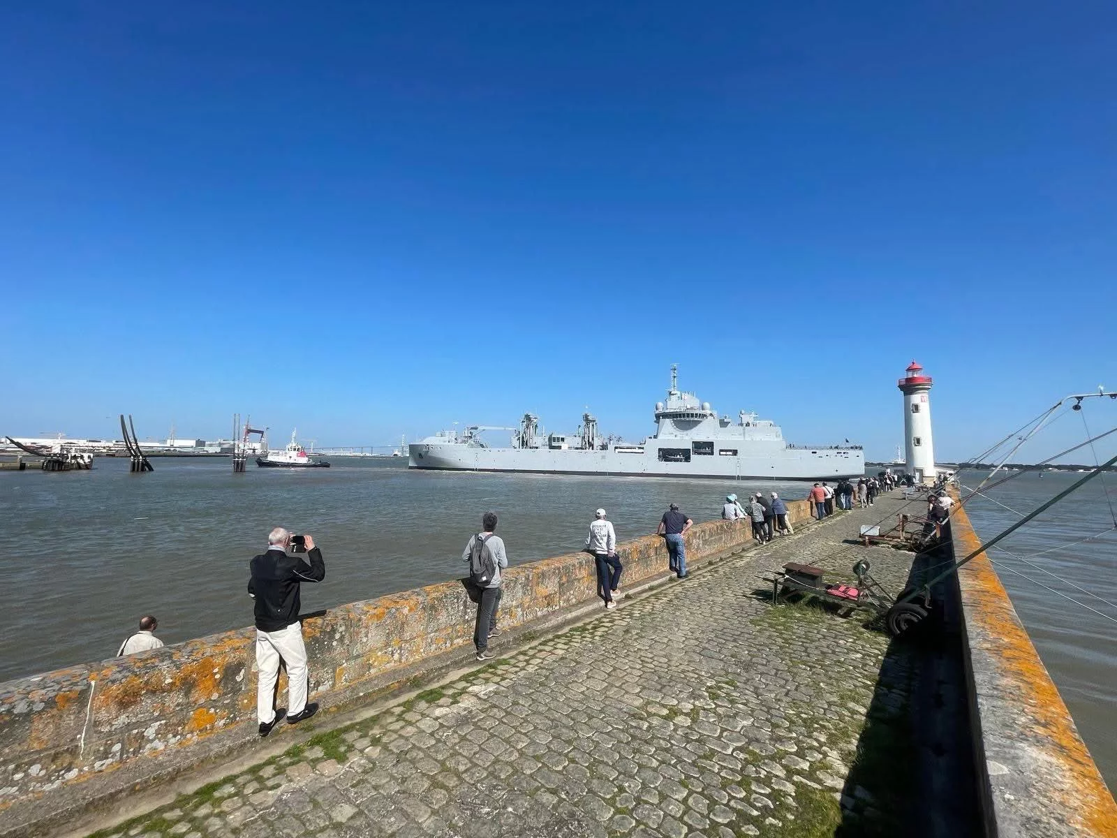 Première sortie à la mer du bâtiment ravitailleur de forces Jacques Stosskopf