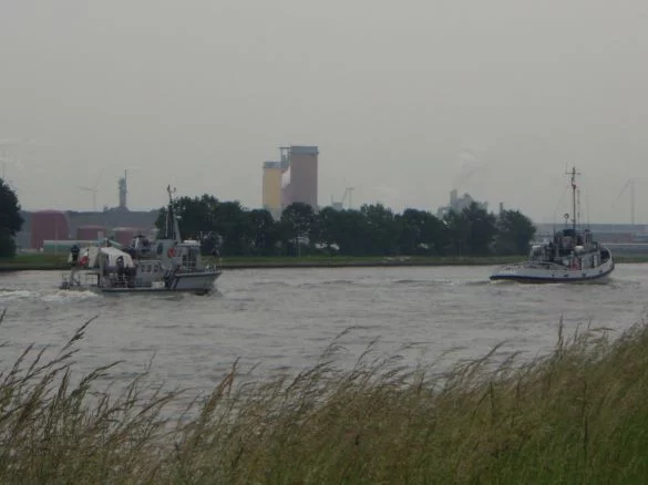    Transit sur l'Escaut en compagnie du RC Acharné