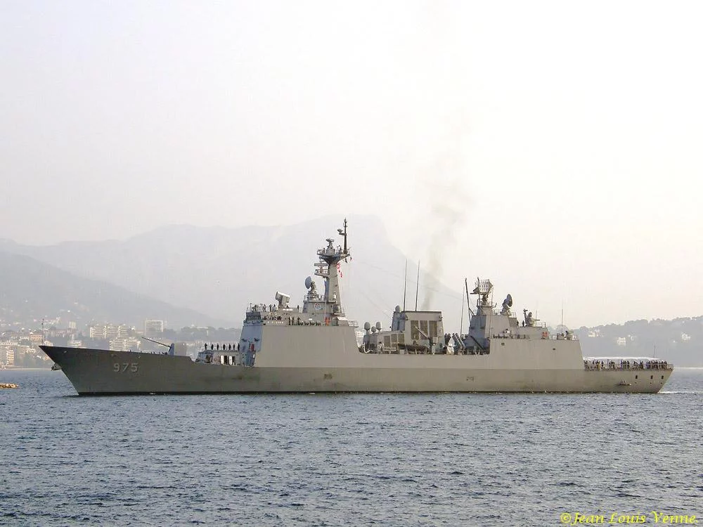 Le destroyer lance-missiles CHUNGMUGONG YI SUN SHI