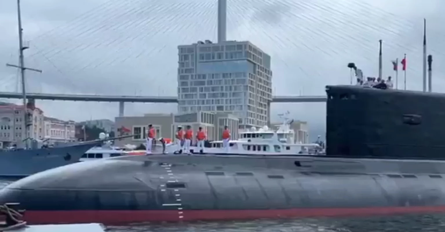 Un sous-marin chinois en escale à Vladivostok (Russie)