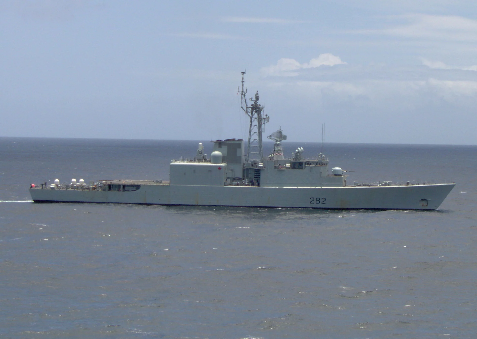 Le destroyer canadien NCSM Athabaskan