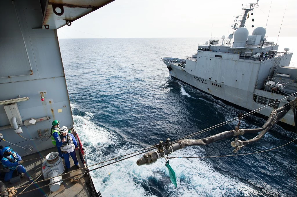 Ravitaillement à la mer avec le BCR Var