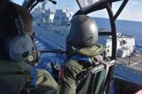 Rencontre entre la frégate de surveillance Vendémiaire et un groupe aéronaval américain en mer de Chine