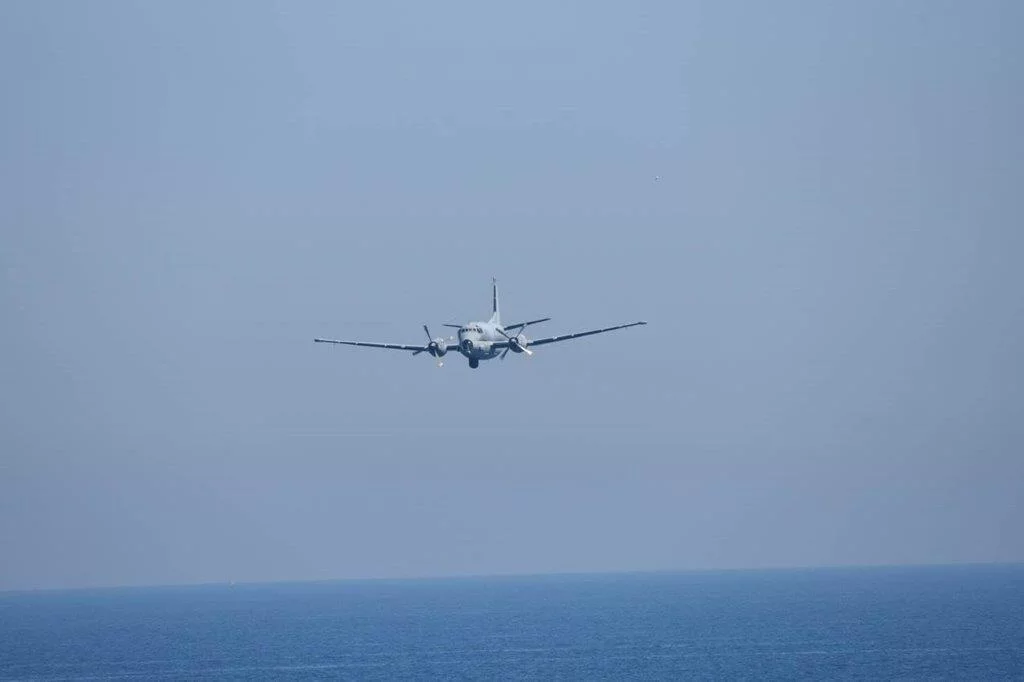 Un avion de patrouille maritime ATL2 surveille le détroit d'Ormuz