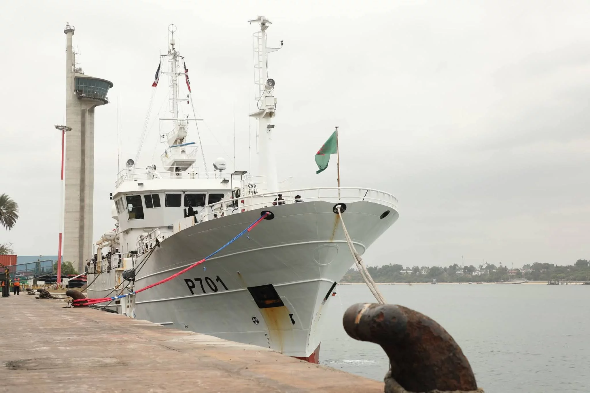 Le patrouilleur Le Malin dans le port de Mombassa (Kénya)