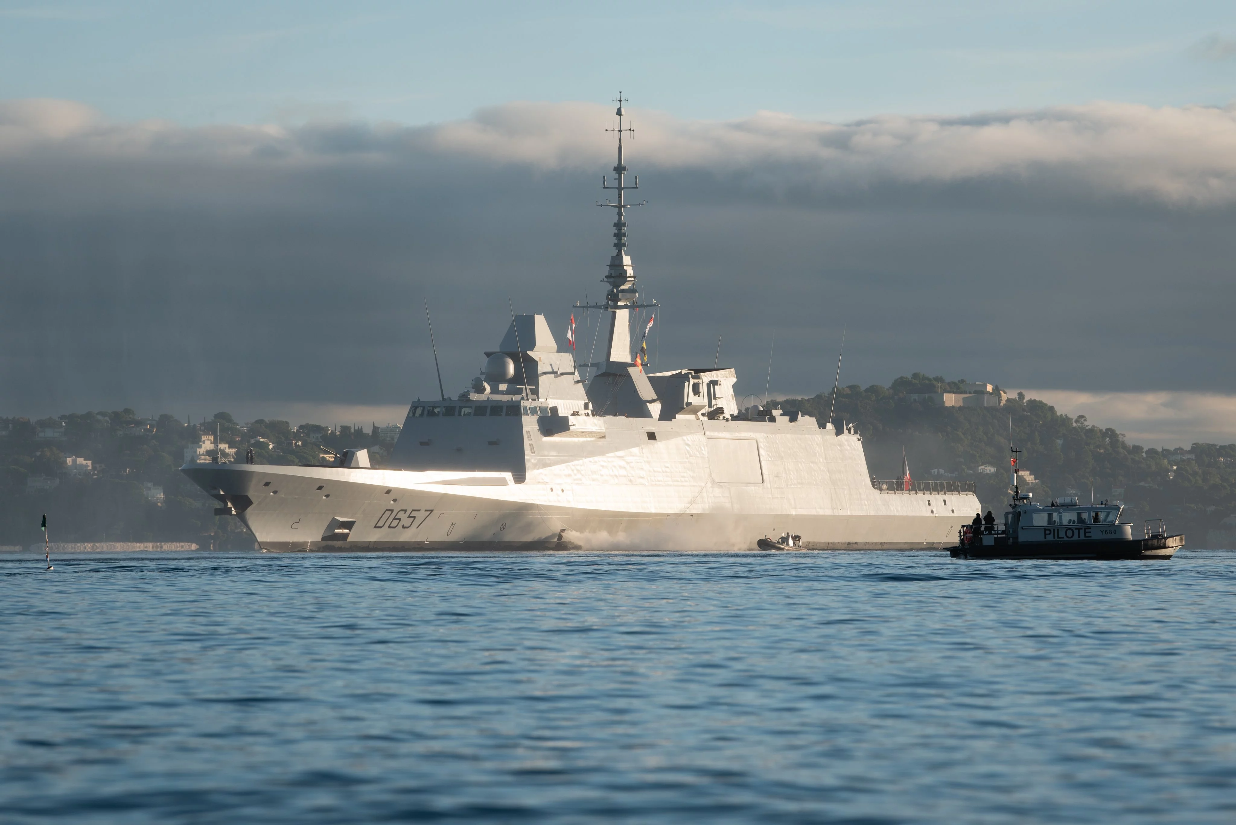 La frégate Lorraine arrive à Toulon