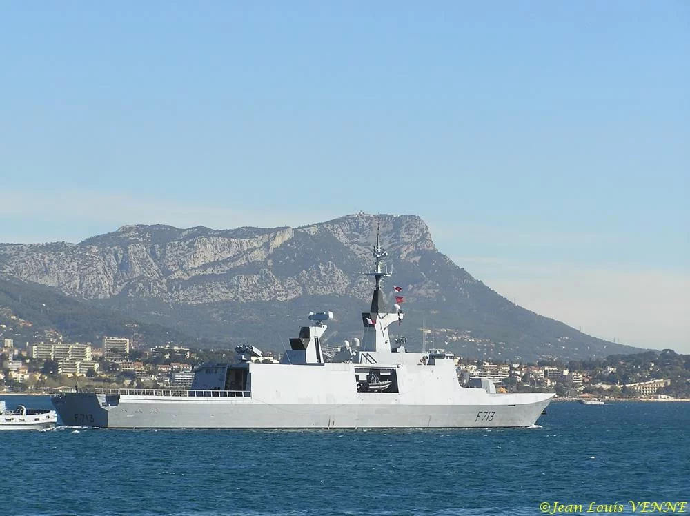 La frégate Aconit quitte Toulon