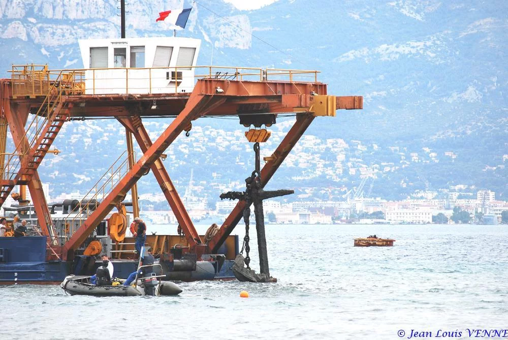 Le Castor 02 relève les ancres et les chaînes de la Rance et du Cdt Rivière