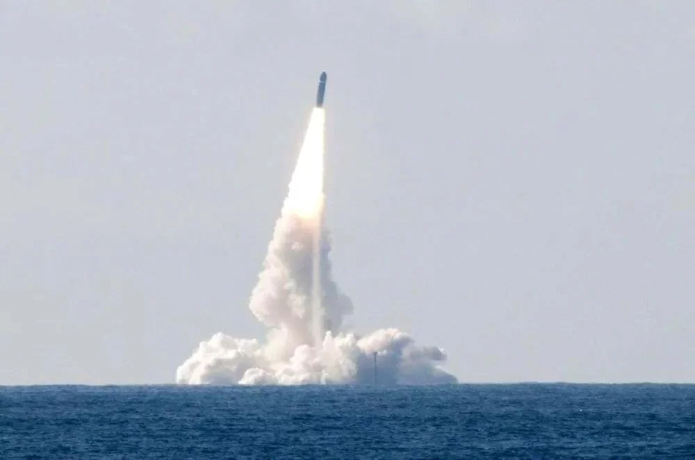Tir d'un missile M51.3