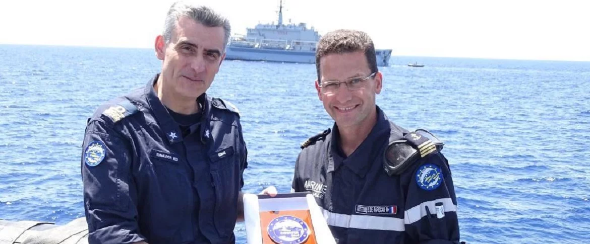 Le contre-amiral Romani et le commandant du Blaison