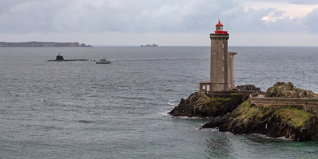 Le Suffren entre dans le goulet de Brest