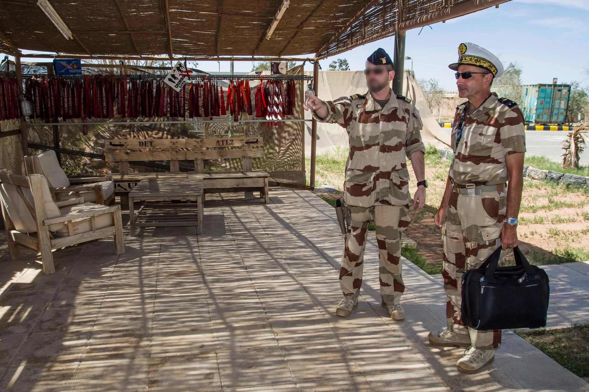 Visite du contre-amiral Didier Piaton sur la Base aérienne projetée H5