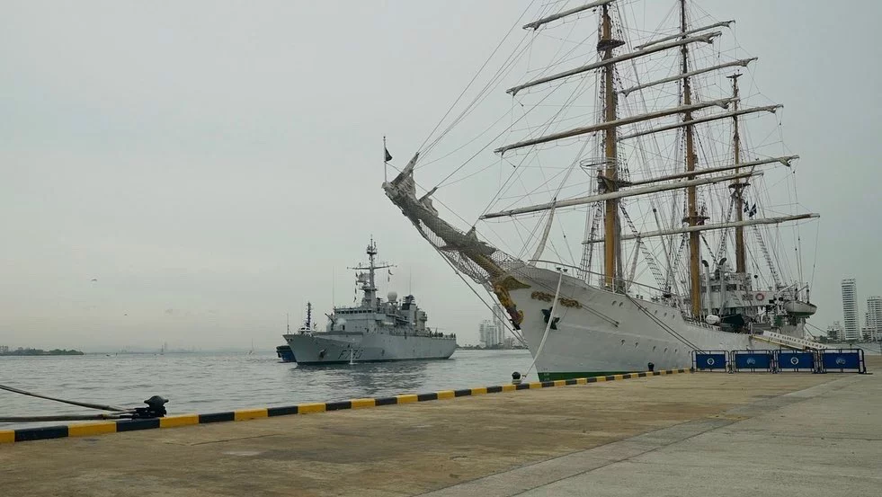 La frégate Germinal arrive dans le port de Carthagène