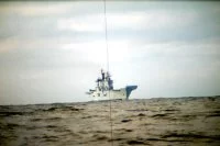 Le HMS Illustrious vu depuis le périscope du NCSM Corner Brook