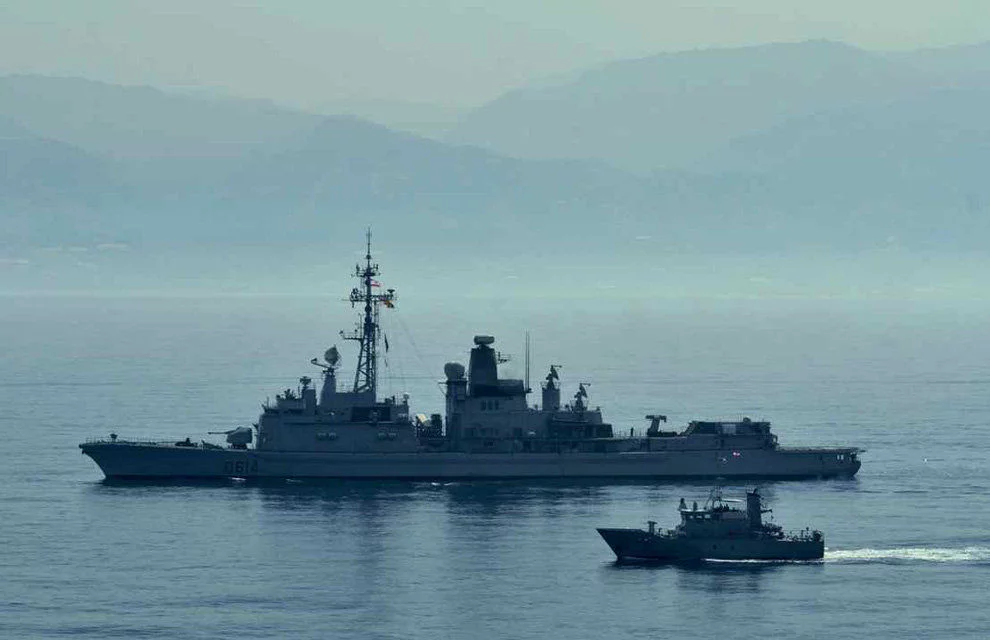 La frégate Cassard et une vedette libanaise