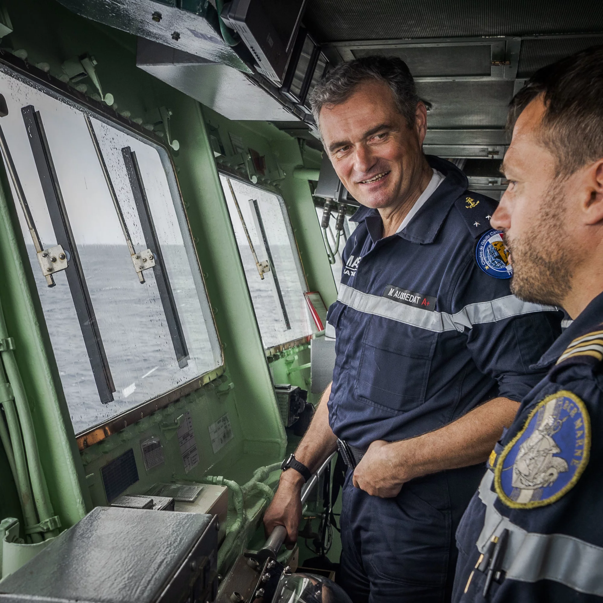 Le contre-amiral Aussedat en passerelle du BCR Marne