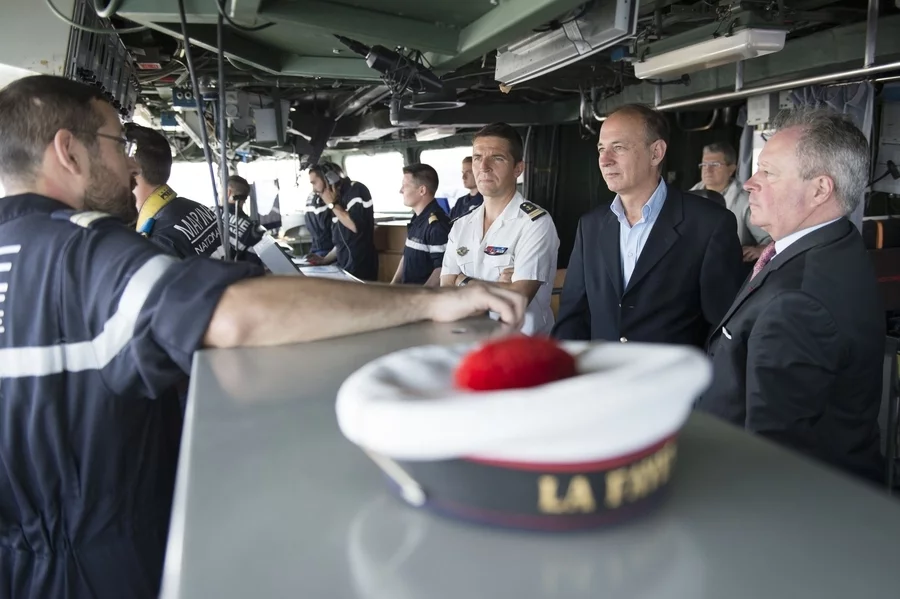 Deux anciens commandants du La Fayette en passerelle