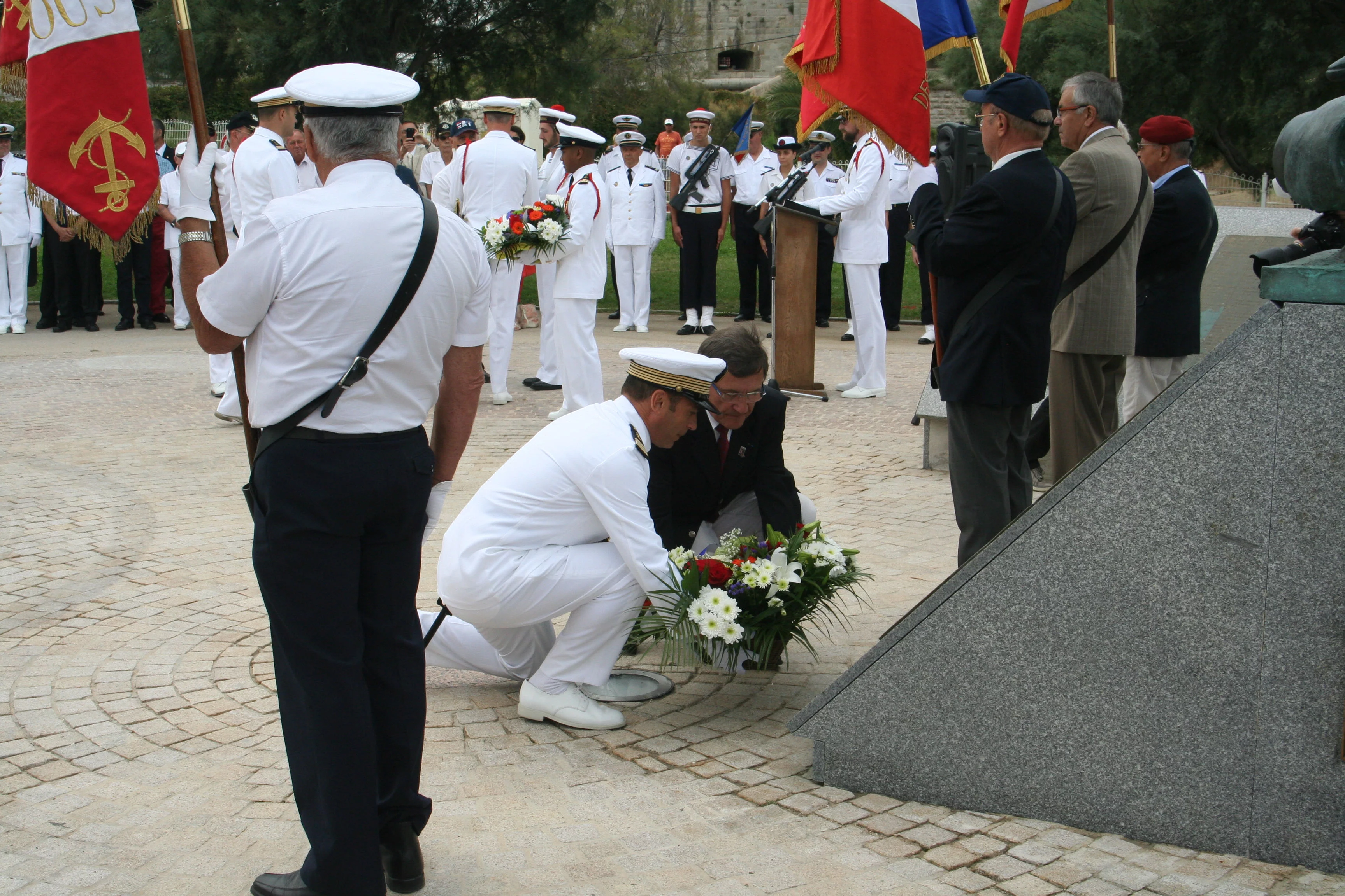 Dépôt de gerbe au monument des sous-mariniers