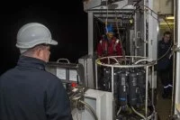 Mouillage d'un appareil de mesure à bord du Beautemps-Beaupré