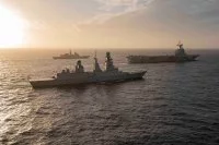 La frégate italienne Andrea Doria, le porte-avions Charles de Gaulle et une frégate