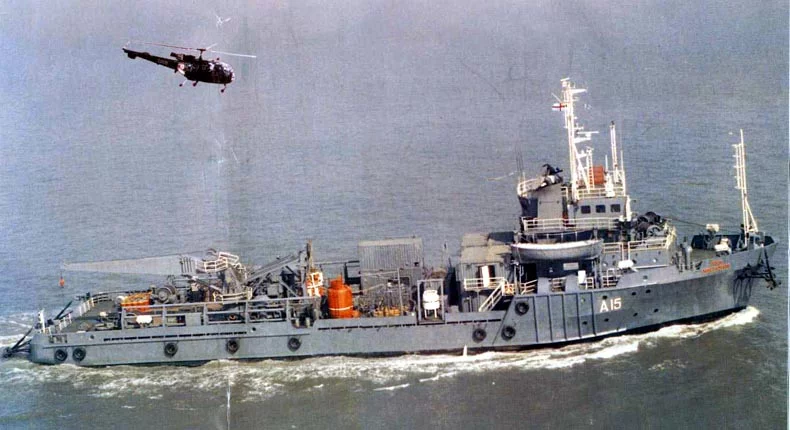 Navire de soutien à la plongée de la marine indienne INS Nireekshak