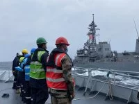 La frégate Vendémiaire et le destroyer japonais Murasame